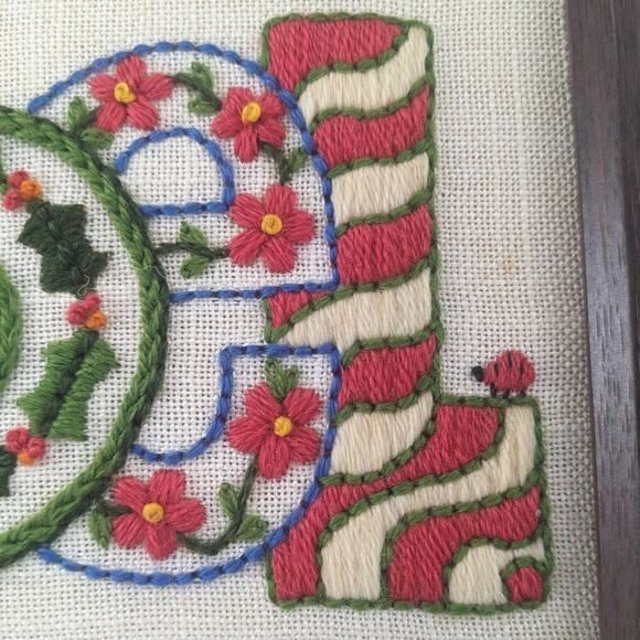 Hand Stitched "NOEL" Needlework Vintage Christmas Picture/Embroidered - Picture 4 of 4